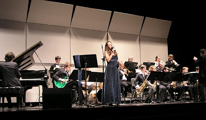 12 Susan-with-Whole-Band